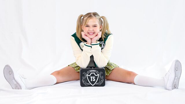 Natural Tits smut with sexy Coco Lovelock